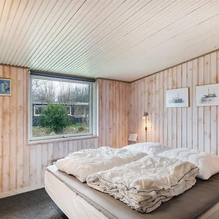 Gonda - 500m From The Sea By Interhome